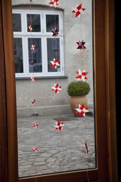 Mixed garland with 5 flat folded stars on Dannebrog string L