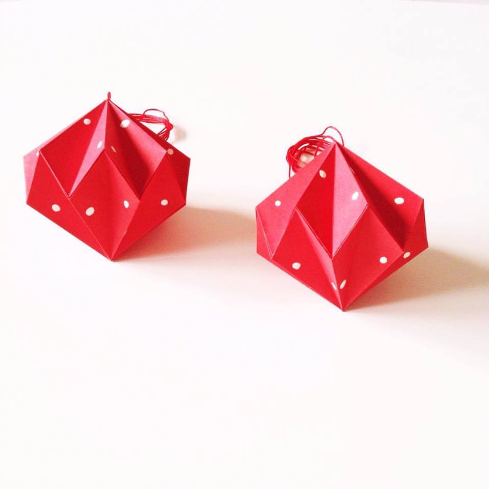 Diamonds - red with white painted dots - 2 M