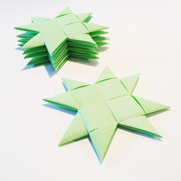 Pistachio flat star with tape M - 5 pcs