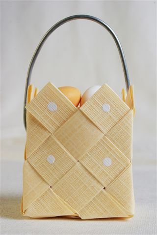 Basket soft yellow with steel handle - 3 pcs