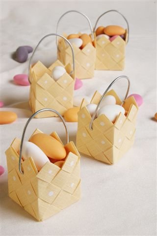Basket soft yellow with steel handle - 3 pcs