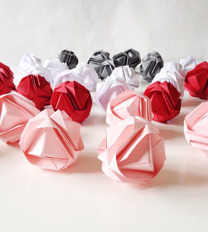 Japanese Brocade origami - julekugler White, red, pink and gray 3 pcs